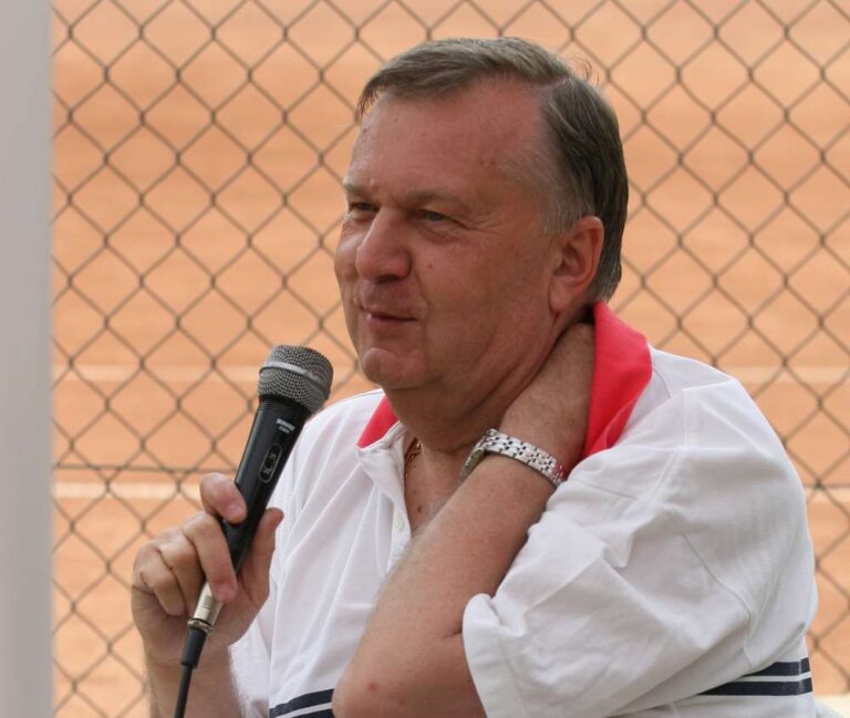 - Nie, nigdy nie korzystałem z pomocy specjalistów od emisji głosu - mówi Karol Stopa. Fot. Tomasz Barański