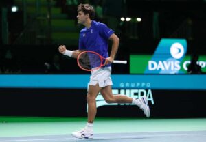 w godziną i sześć minut, Flavio Cobolli (22. ATP) pokonał 6:1, 6:3 Filipa Misolica (79. ATP), pieczętując awans swojej reprezentacji do półfinału Davis Cup 2025.