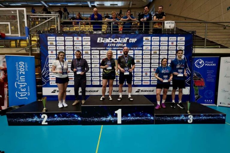 Medaliści 27. edycji Międzynarodowego Turnieju Badmintona Babolat Cup 2026 w grze mieszanej. Fot. Babolat Cup 2026