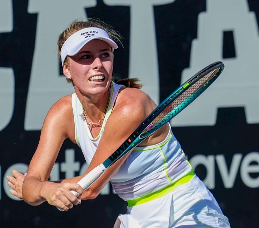 Magdalena Fręch pokonała Czeszkę Marie Bouzkovą i awansowała do półfinału turnieju w Meridzie. Fot. WTA Merida Open Akron 2026/WTA Tour