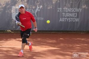 - Turniej artystów w Szczecinie to jest święto tenisa i jego piękno, że można rywalizować w każdym wieku i na każdym poziomie zaawansowania - mówi Karol Strasburger. Fot. Magdalena Tasarz