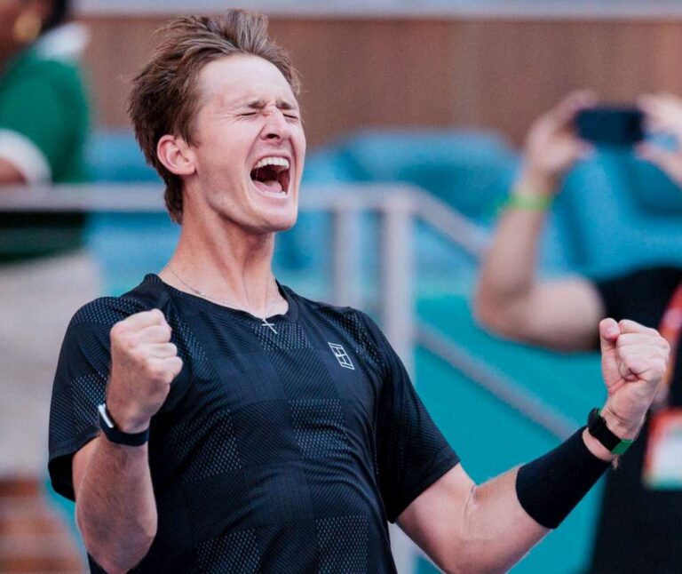 Amerykanin Sebastian Korda pokonał 6:3, 5:7, 6:4 Carlosa Alcaraza, lidera rankingu ATP. Fot. Miami Open 2026/ATP Tour