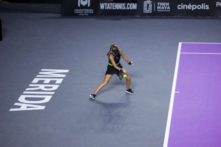 Magdalena Fręch pokonała Chinkę Zhang Shuai i zagra w finale turnieju WTA Merida Open Akron. Fot. WTA Merida Open Akron/WTA Tour