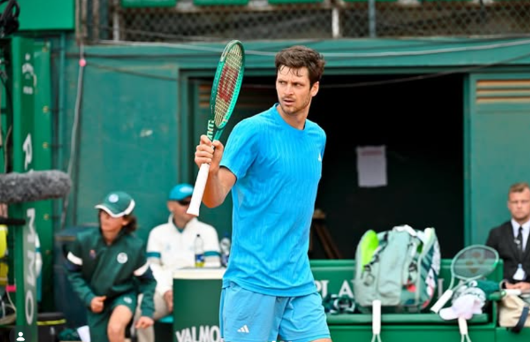 Hubert Hurkacz nie dał szans Fabianowi Marozsanowi. Polak pokonał Węgra w drugiej rundzie tysięcznika ATP. Fot. Media społecznościowe H. Hurkacz/Rolex Monte Carlo 2026