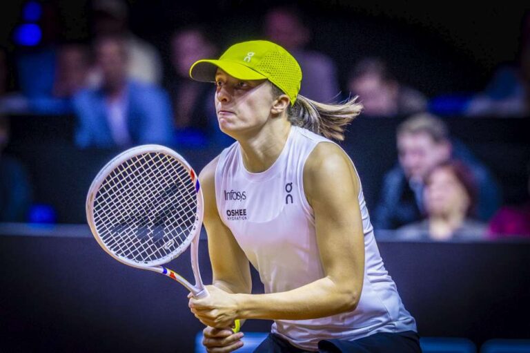 Iga Świątek pokonała Niemkę Laurą Siegemund w drugiej rundzie turnieju WTA 500 w Porsche Arena w Stuttgarcie. Fot. Tomasz Barański