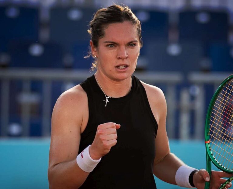 W piątek w największą niespodziankę sprawiła Amerykanka Catherine Caty McNally zwyciężając zamykającą TOP 10 światowego rankingu tenisistek Kanadyjkę Victorię Mboko. Fot. Mutua Madrid Open 2026/WTA Tour