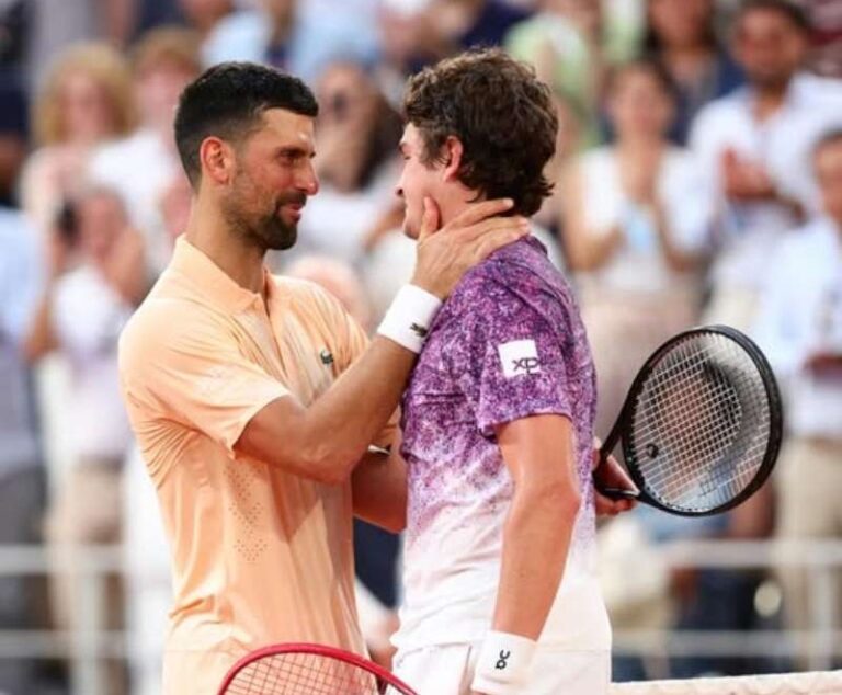 POdziekowania po meczu. Novak Djoković i Joao Fonseca. Fot. Roland Garros 2026