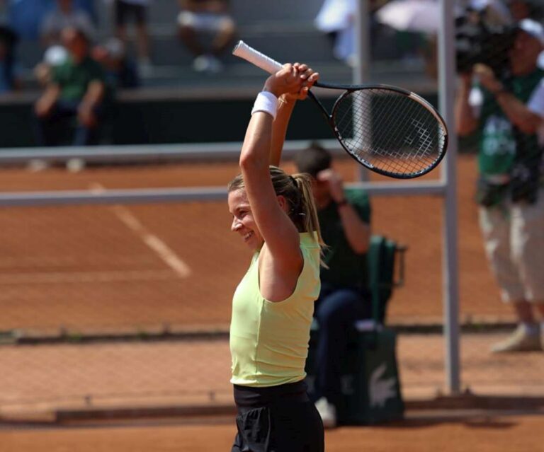 Maja Chwalińska pokonała 6Belgijkę Elise Mertens (w drugiej rundzie turnieju Wielkiego Szlema Roland Garros 2026. Fot. Olga Pietrzak