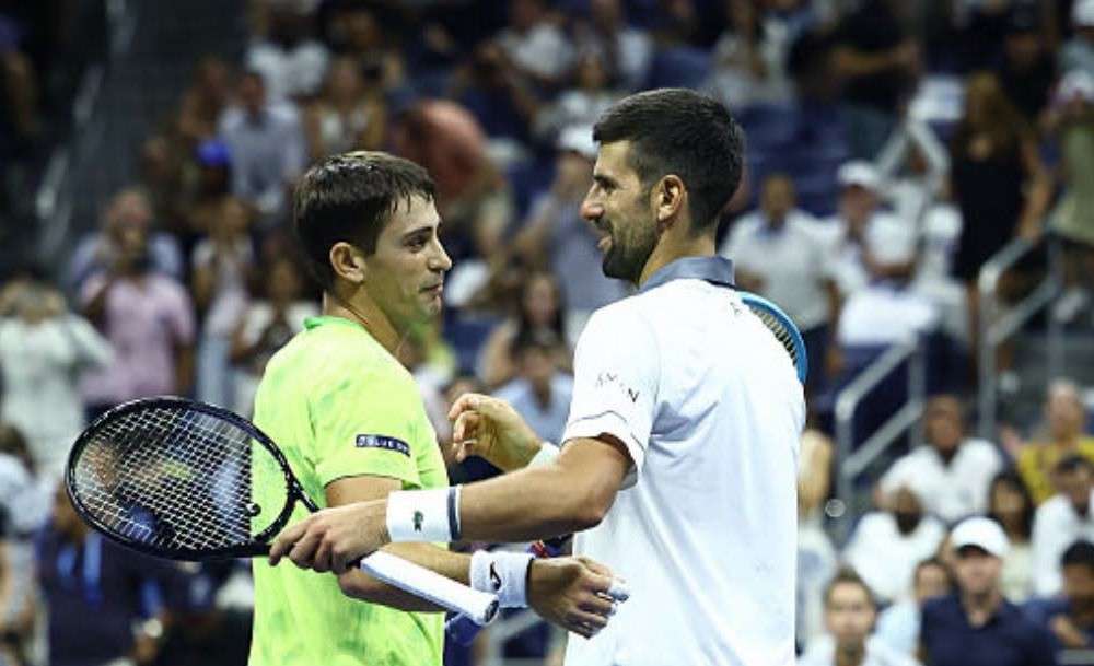 Argentyńczykiem Mariano Navone pokonał Serba Novaka Djokovicia. Fot. US Open 2026
