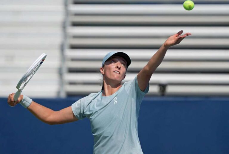 Iga Świątek w pokonała w drugiej rundzie tysięcznika w Kanadzie Czeszkę Sarę Bejlek. Fot. National Bank Open/WTA Tour