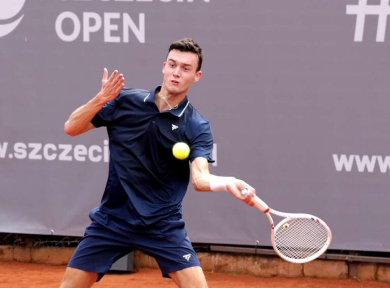 Filip Pieczonka potrzebuje jeszcze jednego zwycięstwa, by awansować do turnieju głównego Challengera ATP w Szczecinie. Fot. Materiały prasowe Invest in Szczecin Open