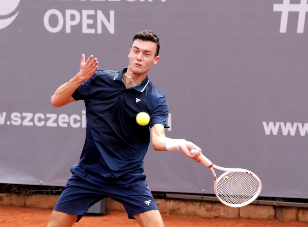 Filip Pieczonka potrzebuje jeszcze jednego zwycięstwa, by awansować do turnieju głównego Challengera ATP w Szczecinie. Fot. Materiały prasowe Invest in Szczecin Open